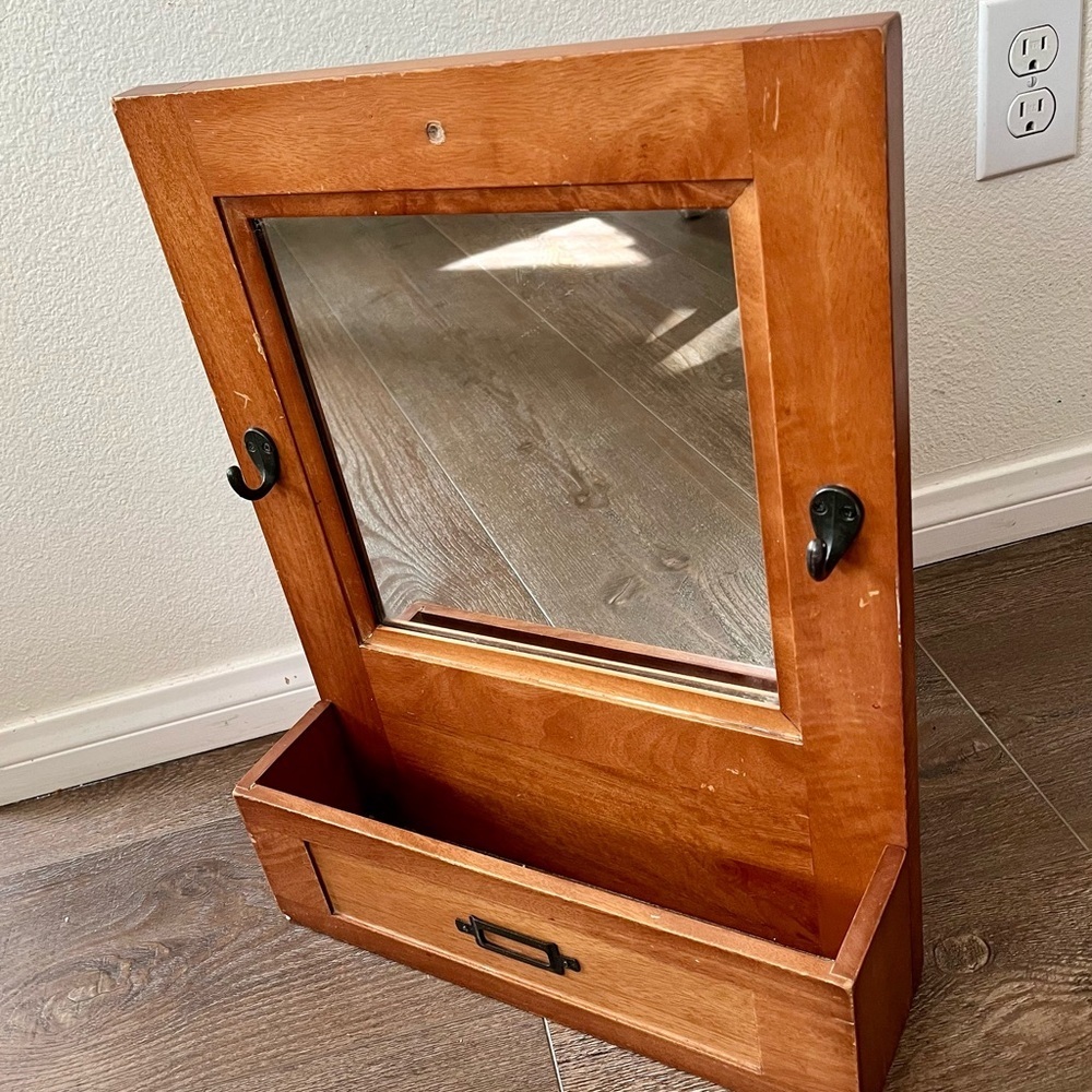 Vintage single post box mirror w 4. L 15. H 19 inch